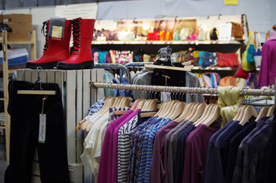 Nachhaltigkeit spielt auch bei Bekleidung eine Rolle. - Foto: Heldenmarkt